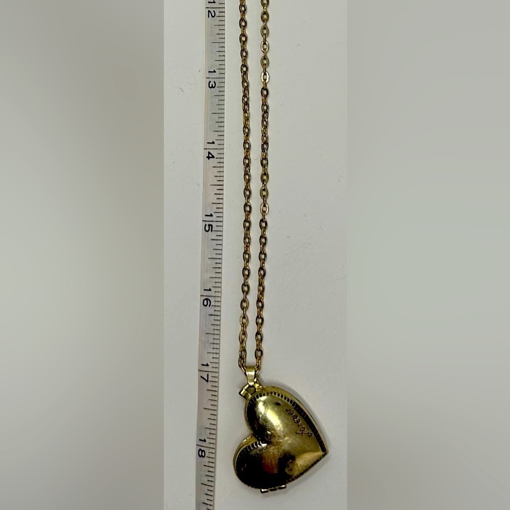 Vintage Heart Lip Balm or Perfume Locket With Mirror​​​ - Picture 2 of 6